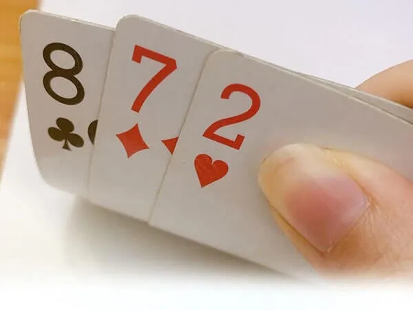 Cách chơi khi cầm bài 16 – 17 điểm trong game bài xì dách 